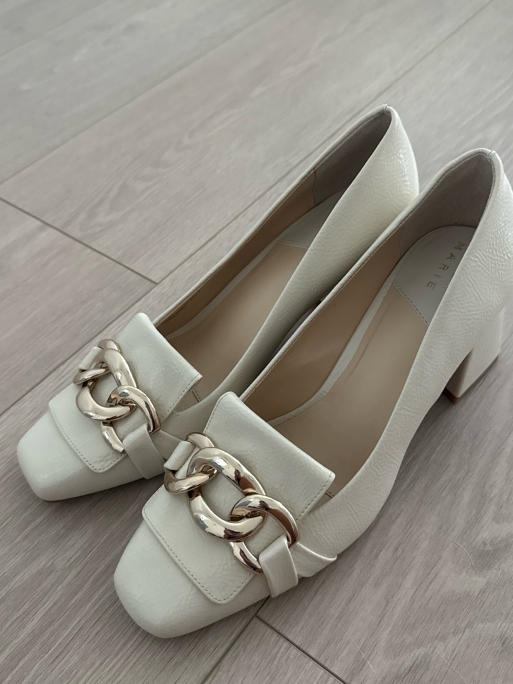 Alex Marie Cream Leather Pumps with Gold Chain Accent - Picture 3 of 4